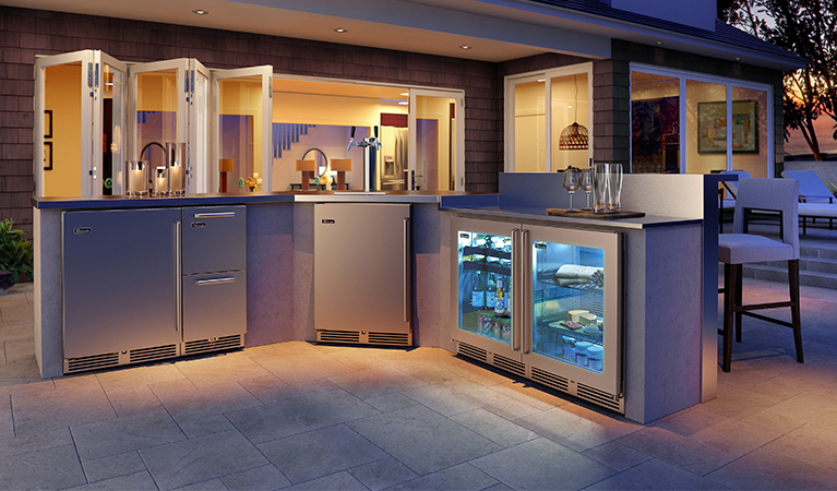 outdoor-living-kitchen-fridge-perlick-767x450-1